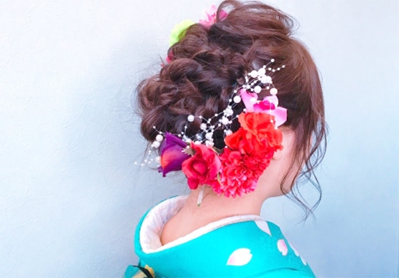 振袖選びからヘアアレンジまでスタイリストがトータルでコーディネート
